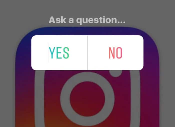 Ejemplo de una pegatina de encuesta en una historia de Instagram.