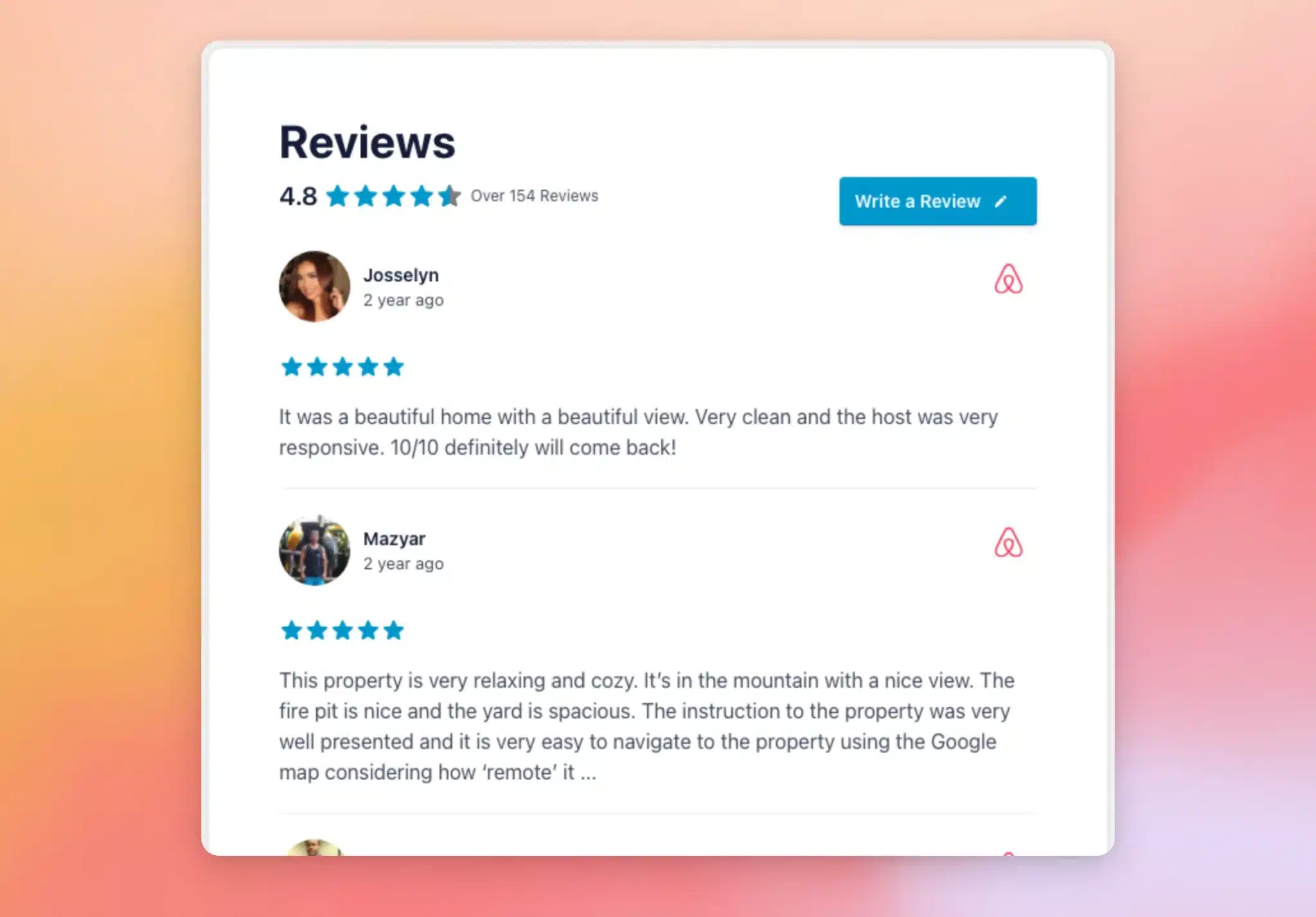 Un flux d'avis Airbnb affichant les notes attribuées par les voyageurs, leurs noms et leurs commentaires