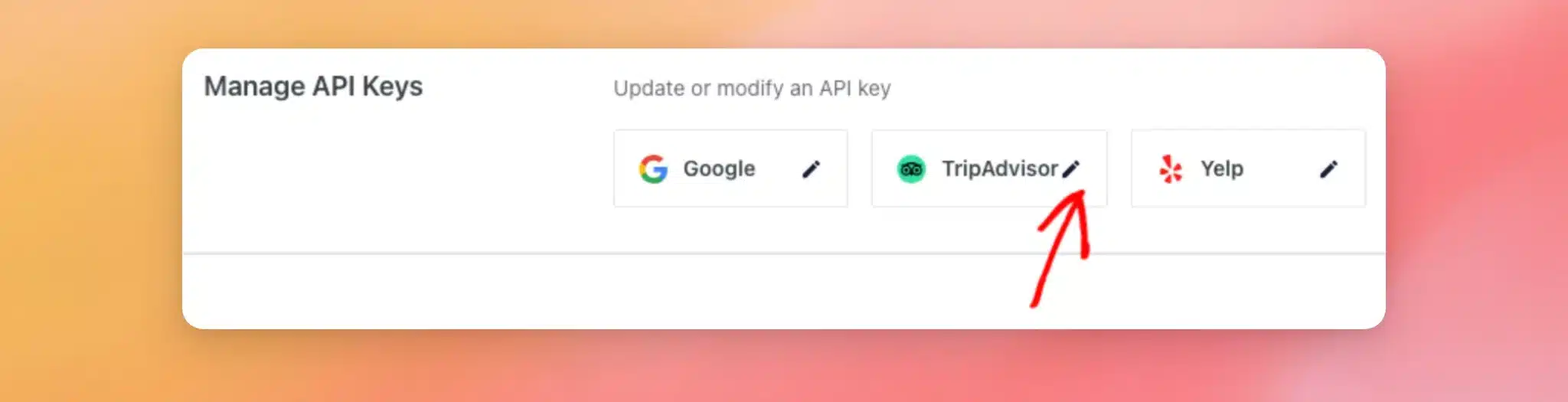 La sección «Gestionar claves API» de la configuración del feed de opiniones, con una flecha que señala el icono del lápiz en la ficha de TripAdvisor